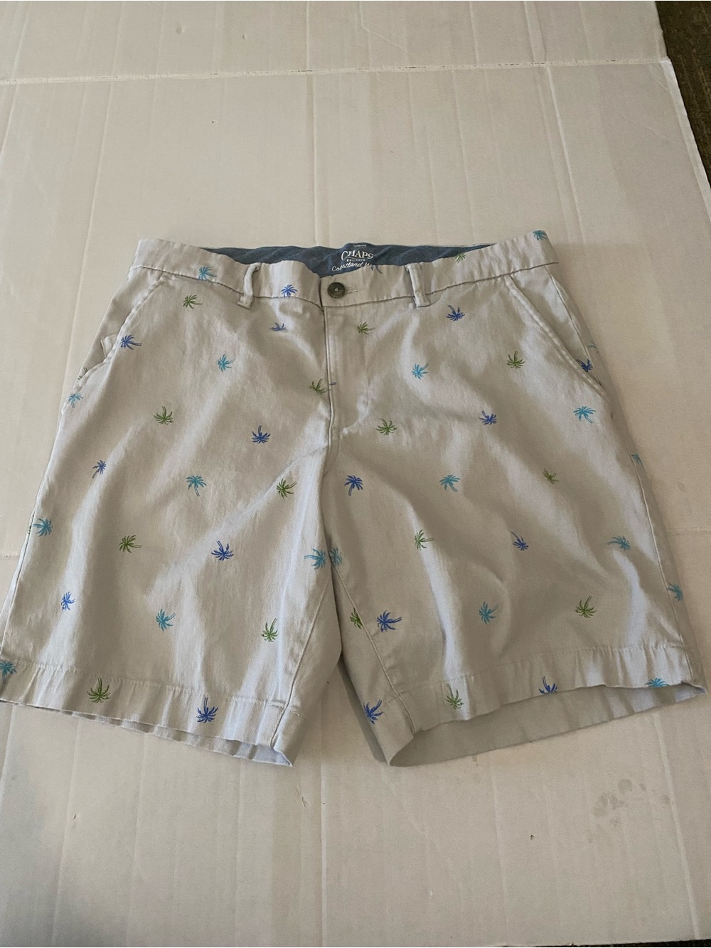 Chaps Men’s Light Gray Cotton Shorts with Blue & Green Palm Embroidery Size 34